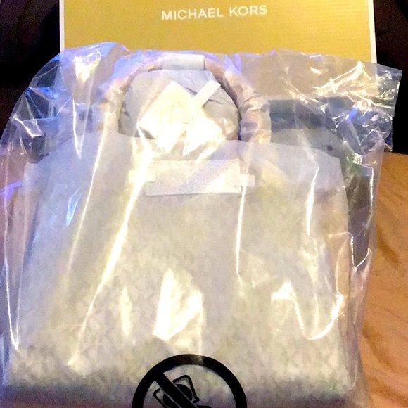 SALE Brand New‼️ Michael Kors satchel bags - Picture 3 of 6